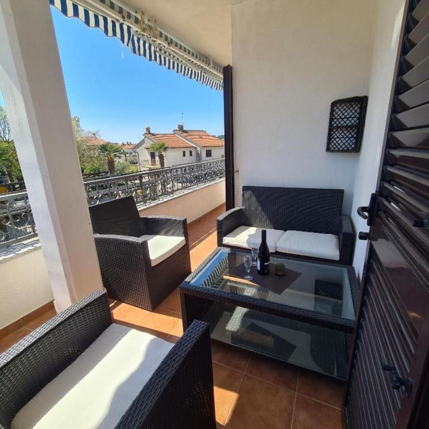 Apartments Berto - 500M To The Beach روفينج المظهر الخارجي الصورة