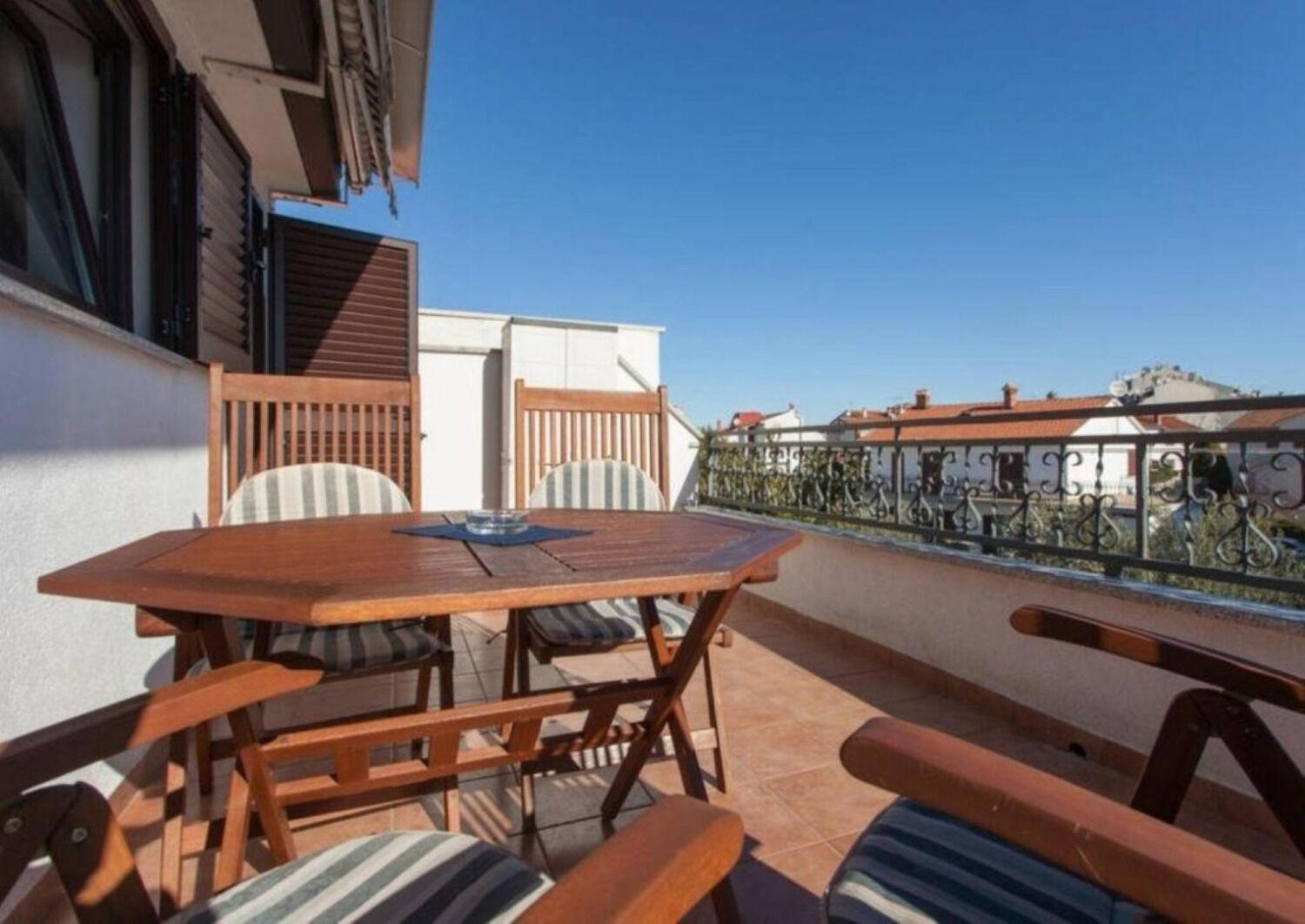 Apartments Berto - 500M To The Beach روفينج المظهر الخارجي الصورة